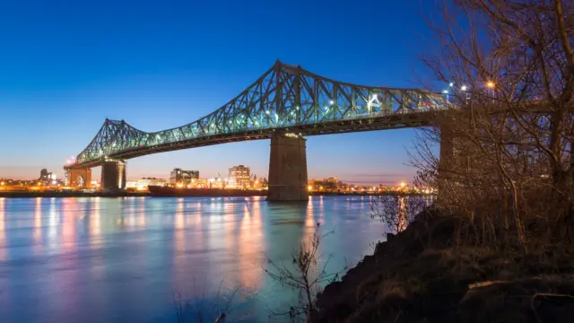 Pont dans la ville de Montréal