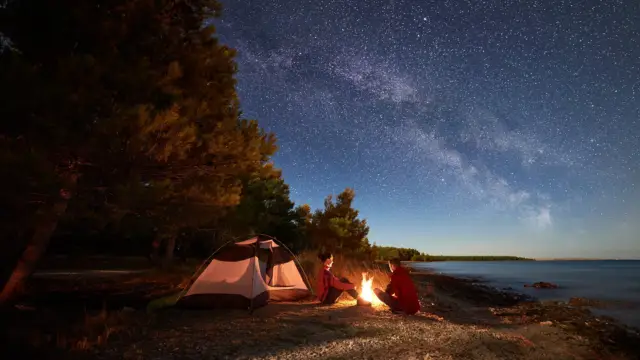 camping sous le ciel étoilé