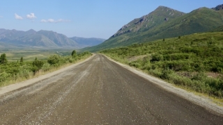 La Dempster, seule route canadienne à traverser le cercle polaire arctique !