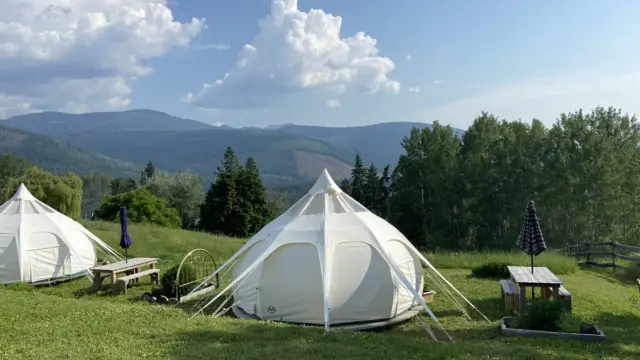 Un dôme dans la nature au Canada comme hébergement insolite