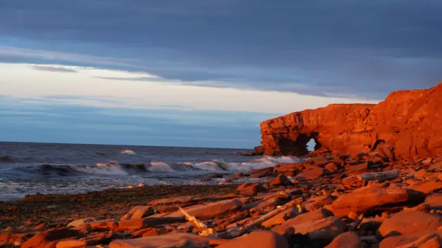 Île du Prince Édouard, plage de sable rouge ©TourismPEI