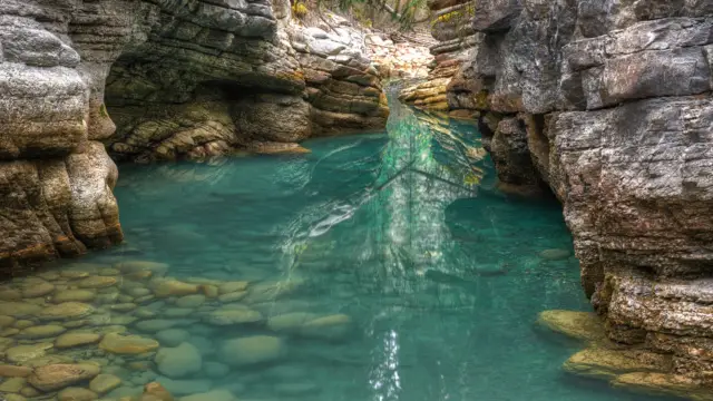 La vallée de La Maligne dans l'ouest canadien