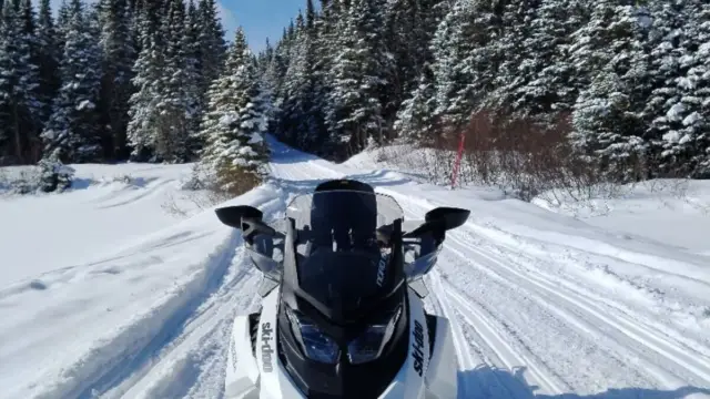 Motoneige au Canada