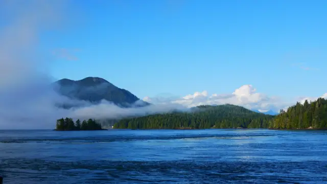 Eau et montagnes au Canada
