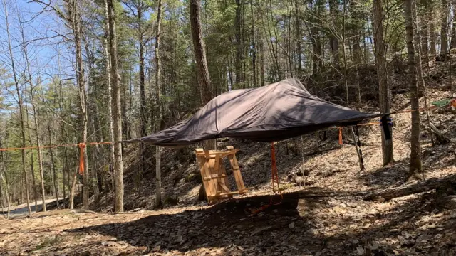 Hébergement en tente suspendue en Outaouais