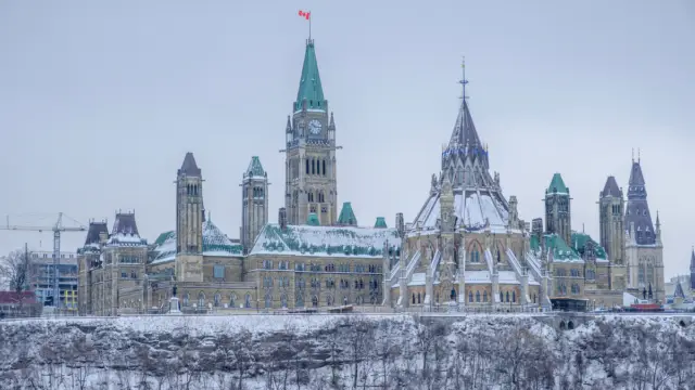 Ville d'Ottawa enneigée en hiver au Canada